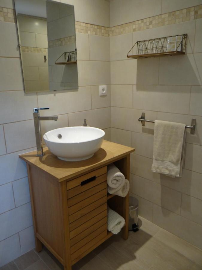 Les Marguerites Bed & Breakfast Champdolent Bagian luar foto