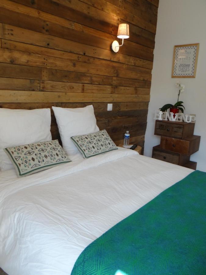 Les Marguerites Bed & Breakfast Champdolent Bagian luar foto