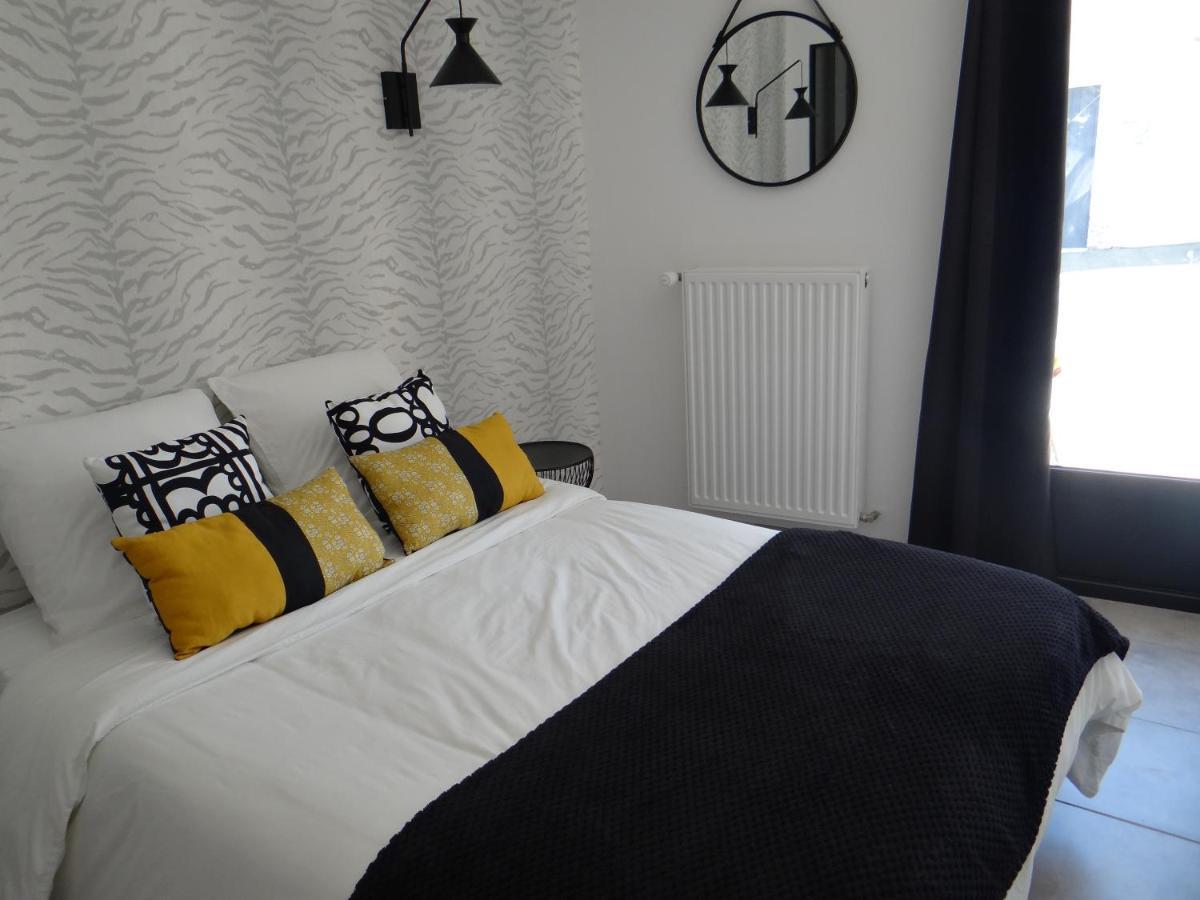 Les Marguerites Bed & Breakfast Champdolent Bagian luar foto