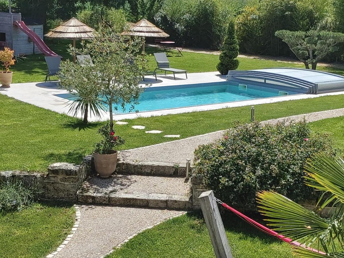 Les Marguerites Bed & Breakfast Champdolent Bagian luar foto